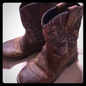 Boys size 1.5 ariat boots